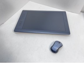 WACOM PTH-851 Intuos Pro Professional Pen - Touch Tablet (Black- Large) 12.80" x 8" Active Area клас А