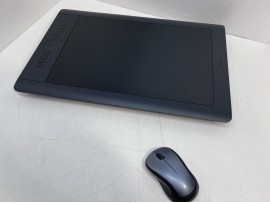 WACOM PTH-851 Intuos Pro Professional Pen - Touch Tablet (Black- Large) 12.80" x 8" Active Area клас А