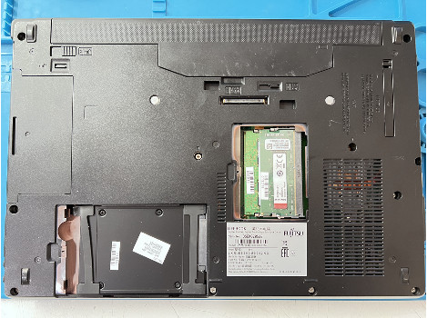 Fujitsu LIFEBOOK E546 14" i3-6006U 8GB 130GB клас А