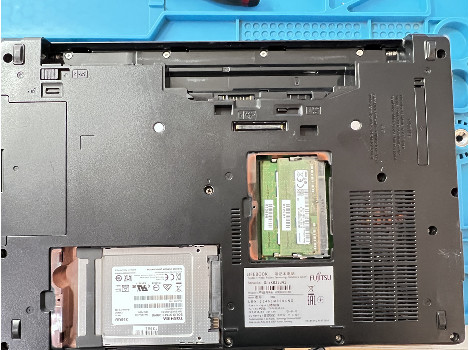 Fujitsu LIFEBOOK E546 14" i3-6100U 8GB 260GB клас Б