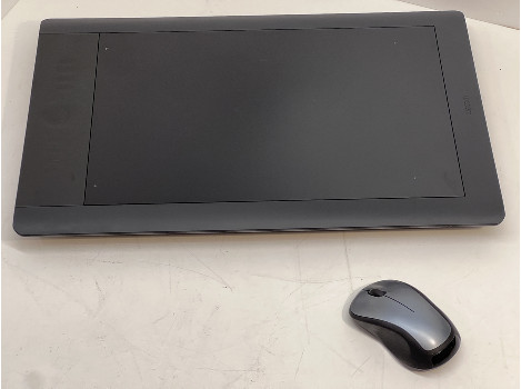 WACOM Intuos5 Touch PTH850 Large Pen Tablet 12.80" x 8" Active Area клас А