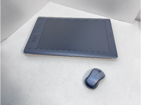 WACOM PTH-851 Intuos Pro Professional Pen - Touch Tablet (Black- Large) 12.80" x 8" Active Area клас А