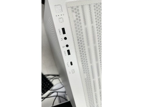 SubGo White Gen3 RYZEN 7 7700 32GB 1TB RTX5070