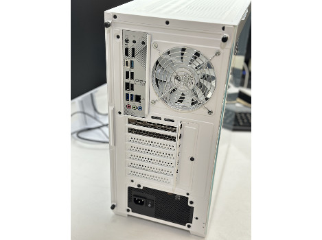 SubGo White Gen3 RYZEN 7 7700 32GB 1TB RTX5070
