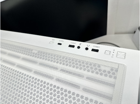 SubGo White Gen3 RYZEN 7 7700 32GB 1TB RTX5070