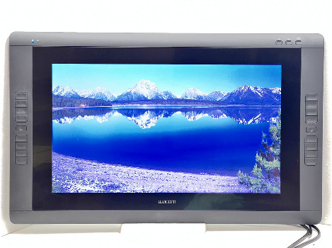 Wacom Cintiq 22HD Touch (DTH-2200) 22" (клас А)